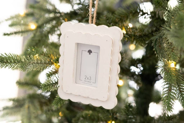 Wood scallop photo frame ornament 2x3 pic, white  - 17049